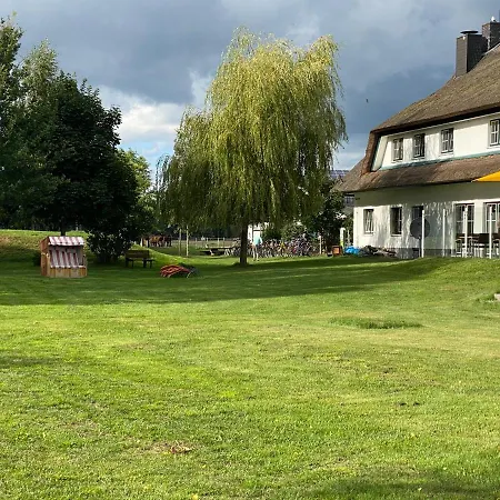 Friesenhof Hotel-Restaurant-Reitanlage-2